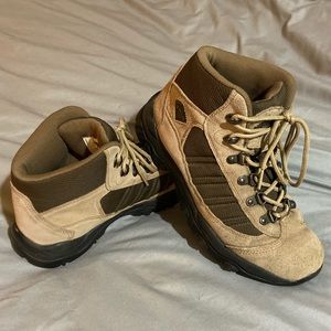 NWOB 50 Peaks Hiking Boots